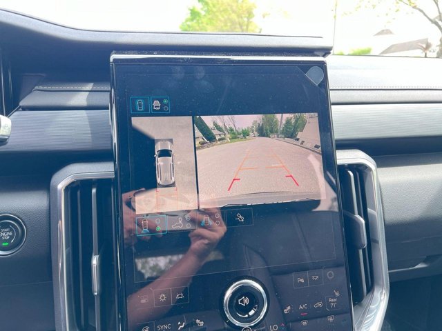 Vehicle image 15 of 21