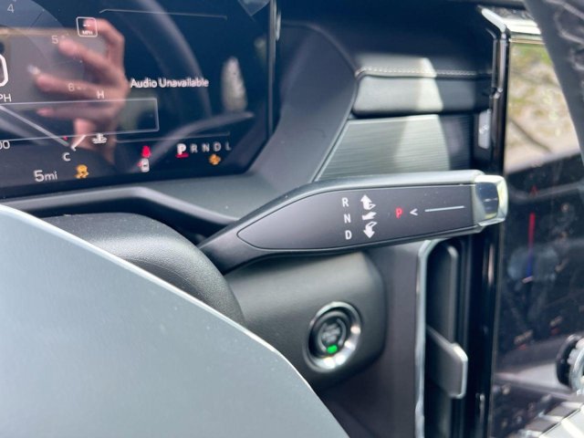 Vehicle image 17 of 21