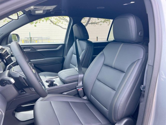 Vehicle image 10 of 21