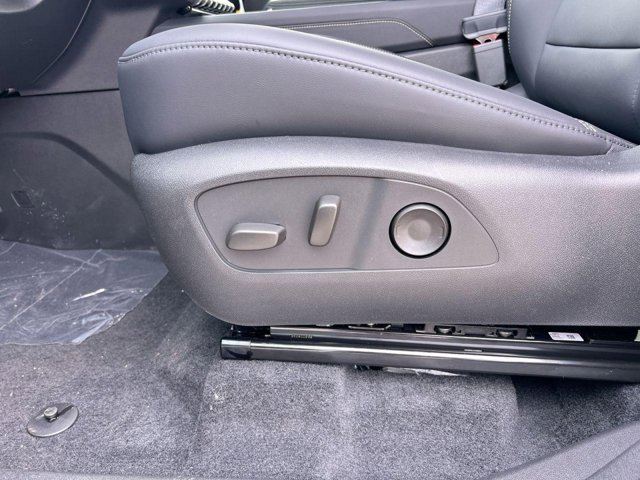 Vehicle image 11 of 21