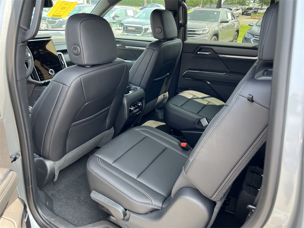Vehicle image 25 of 31