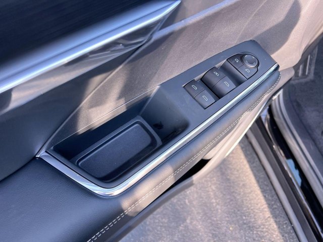 Vehicle image 12 of 22