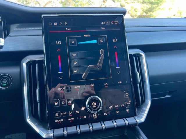 Vehicle image 17 of 22