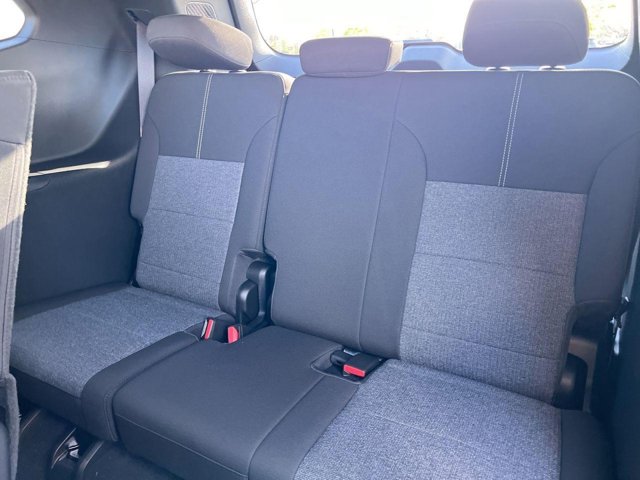 Vehicle image 20 of 22