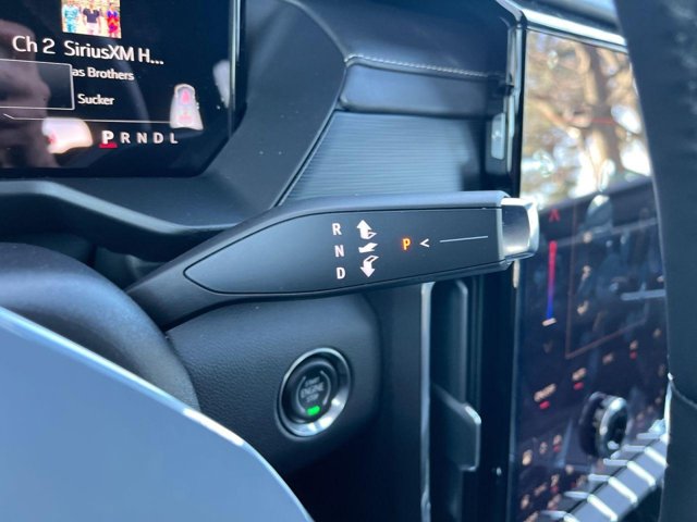 Vehicle image 18 of 22