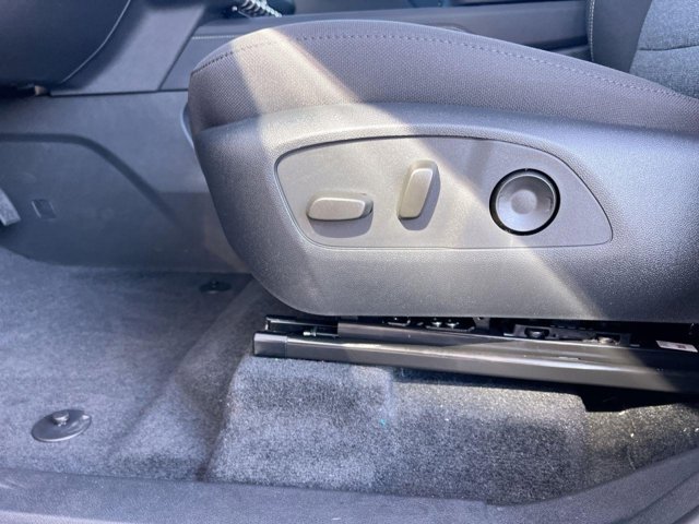 Vehicle image 11 of 22