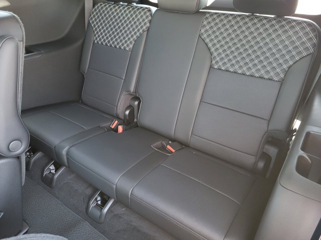 Vehicle image 13 of 15