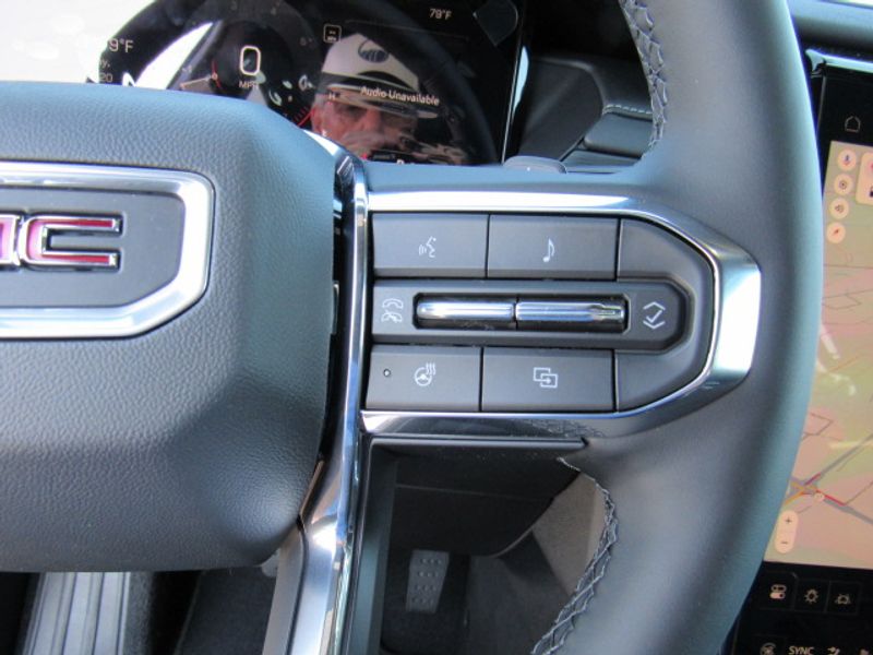 Vehicle image 15 of 26