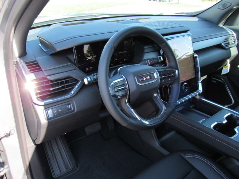 Vehicle image 13 of 26