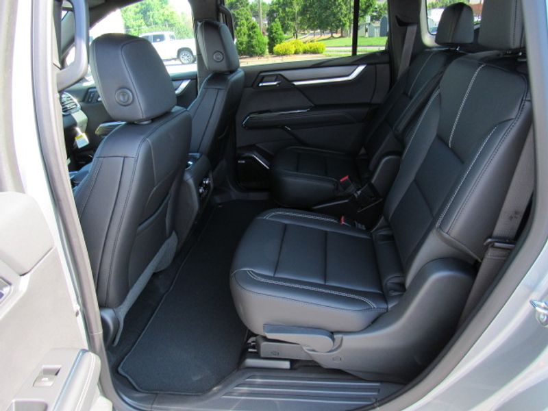 Vehicle image 10 of 26