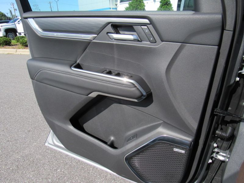 Vehicle image 19 of 26