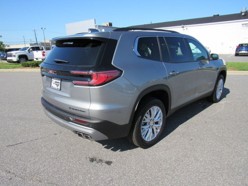 Vehicle image 4 of 26