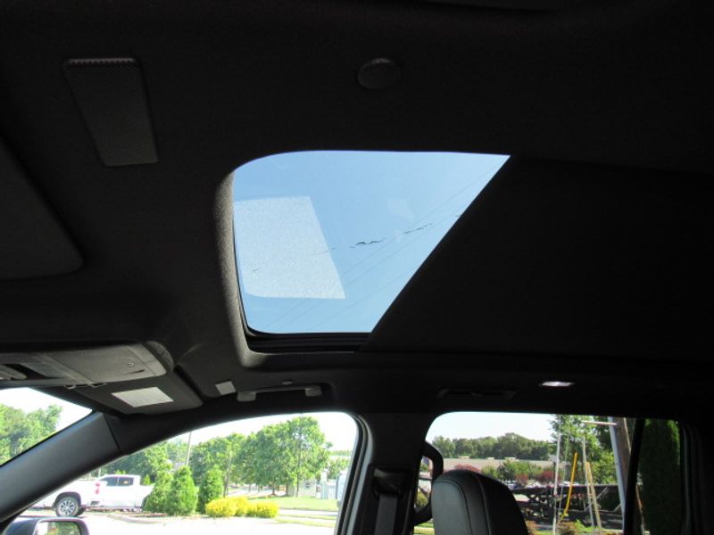 Vehicle image 14 of 26