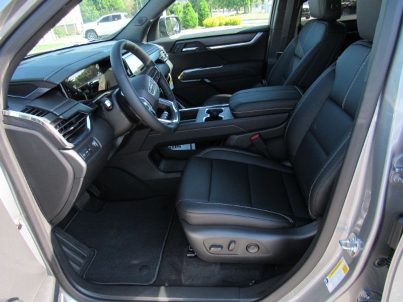 Vehicle image 11 of 26