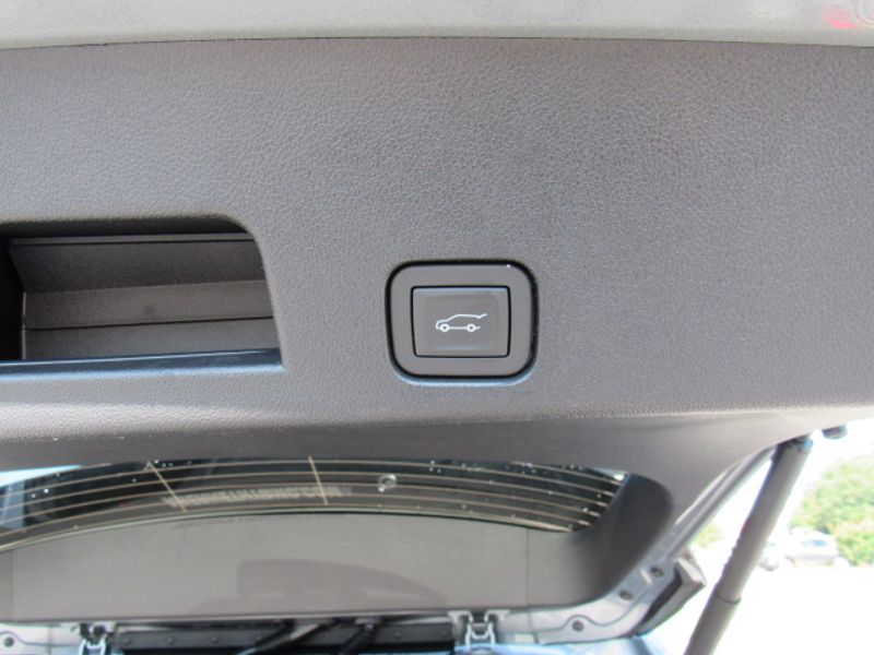 Vehicle image 22 of 26