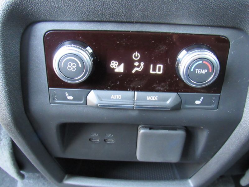 Vehicle image 24 of 26