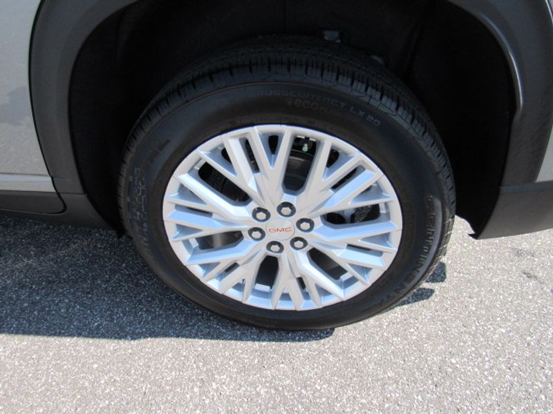 Vehicle image 8 of 26