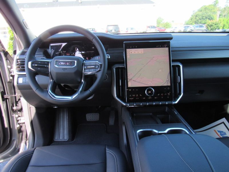 Vehicle image 12 of 26