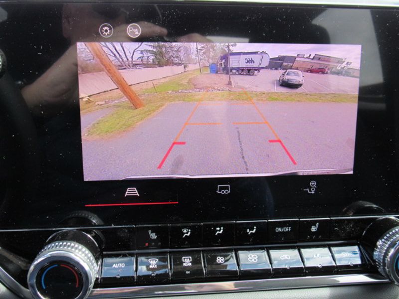 Vehicle image 11 of 23