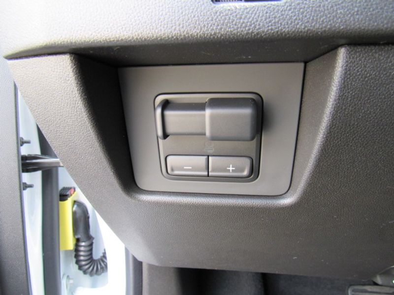 Vehicle image 16 of 23