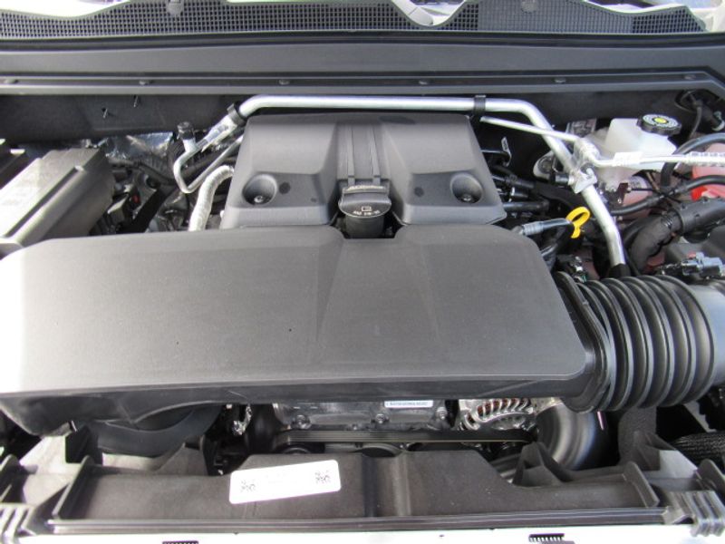 Vehicle image 21 of 23