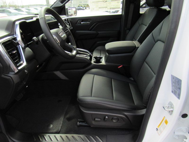 Vehicle image 7 of 23