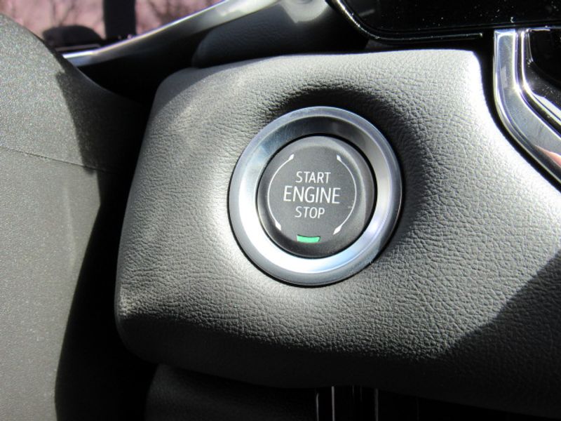 Vehicle image 13 of 23