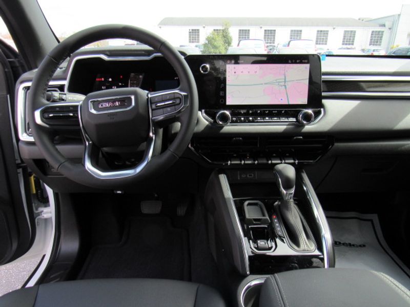 Vehicle image 18 of 23