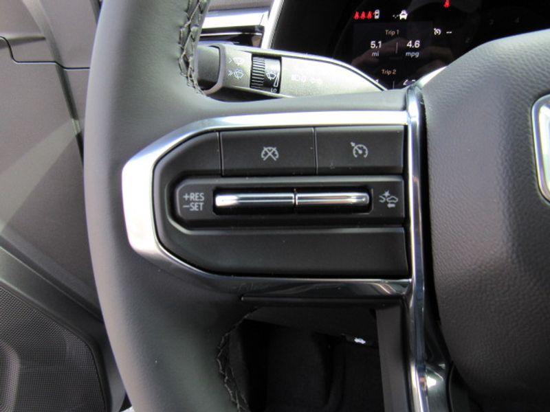 Vehicle image 15 of 23
