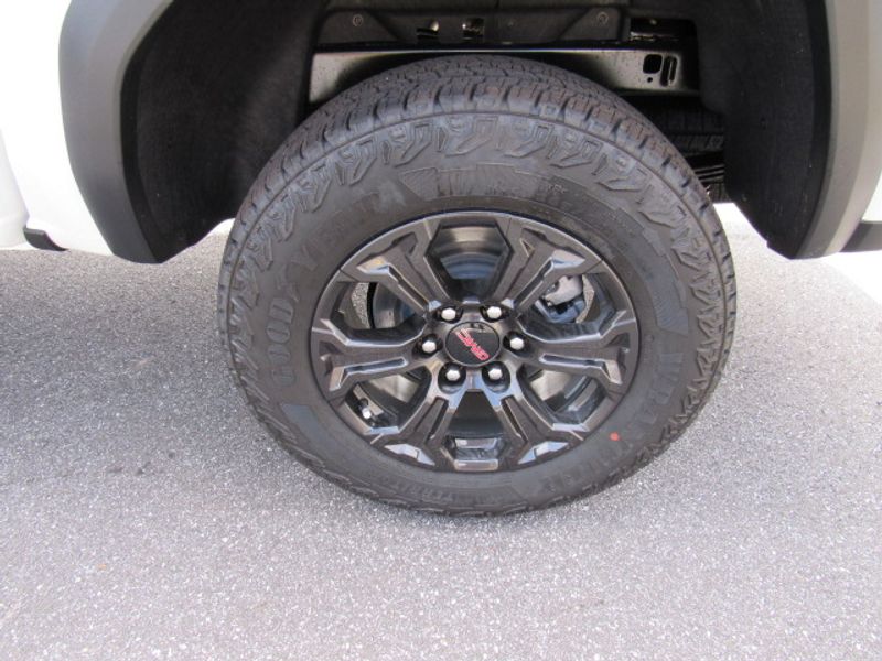 Vehicle image 20 of 23