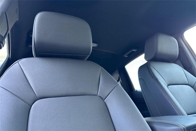 Vehicle image 18 of 33