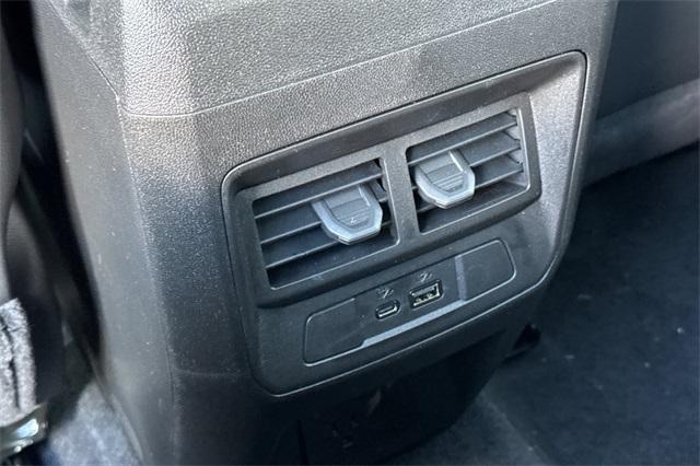 Vehicle image 14 of 33