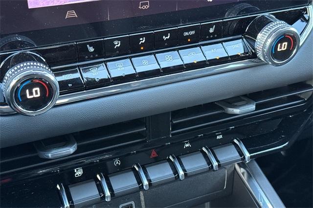 Vehicle image 23 of 33