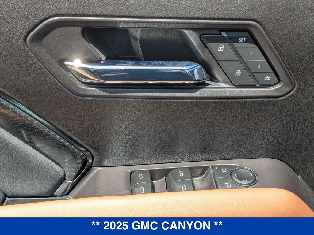 Vehicle image 40 of 42
