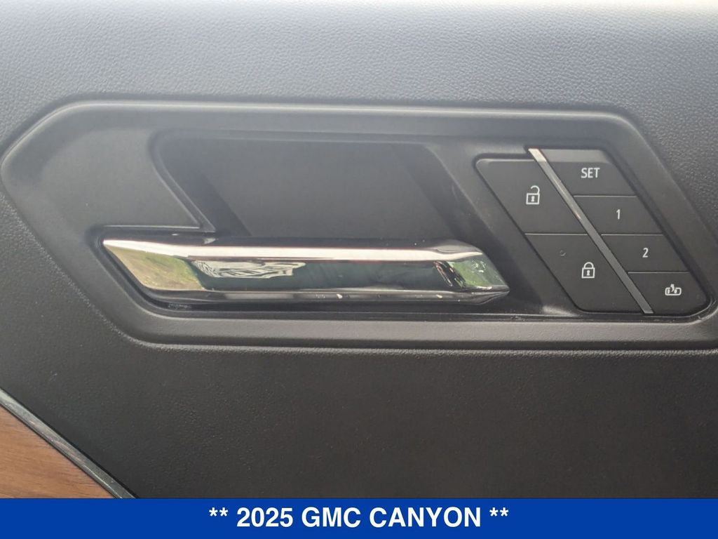 Vehicle image 36 of 44