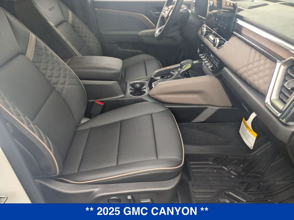 Vehicle image 17 of 44