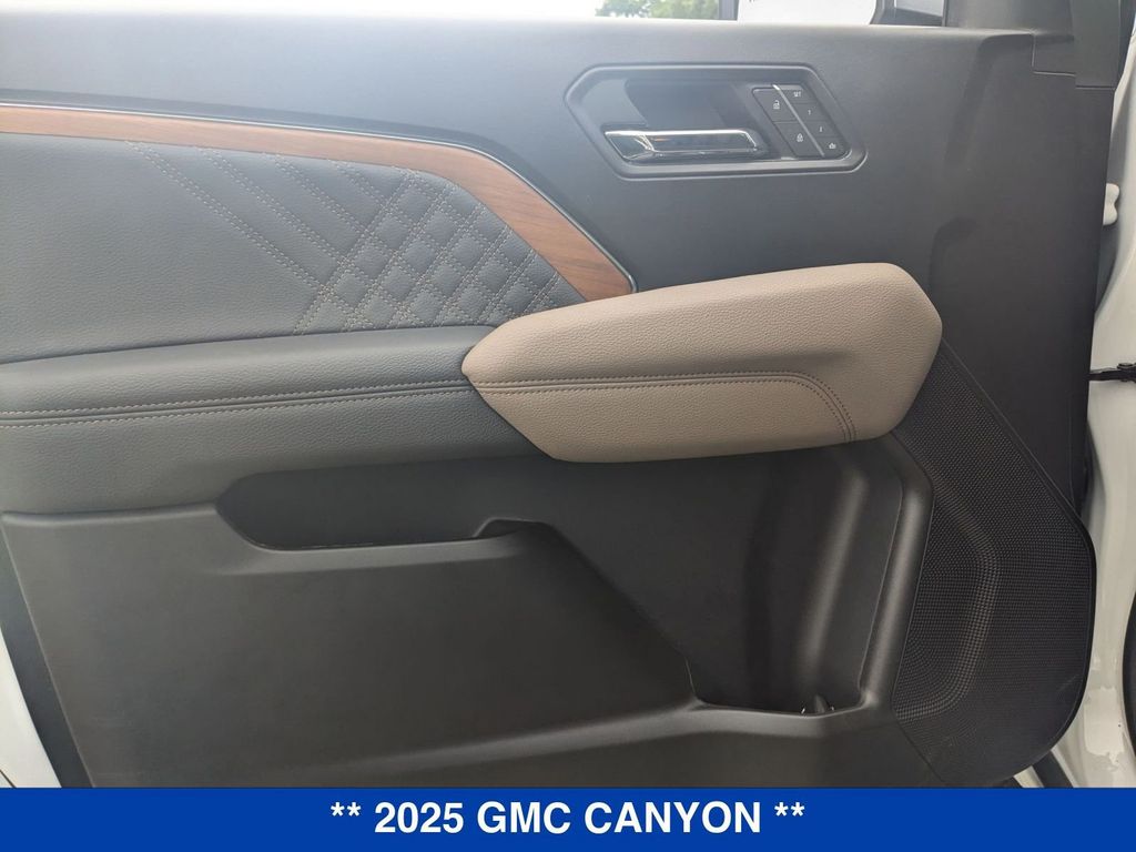 Vehicle image 29 of 44