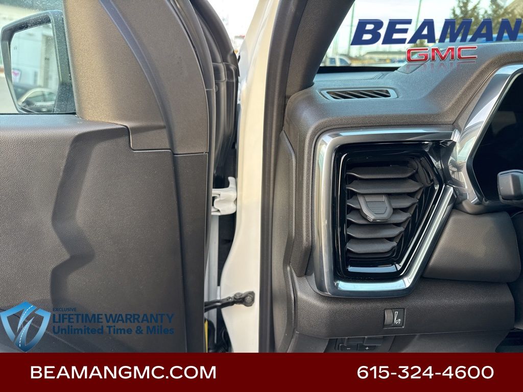 Vehicle image 13 of 31