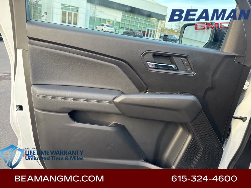 Vehicle image 11 of 31