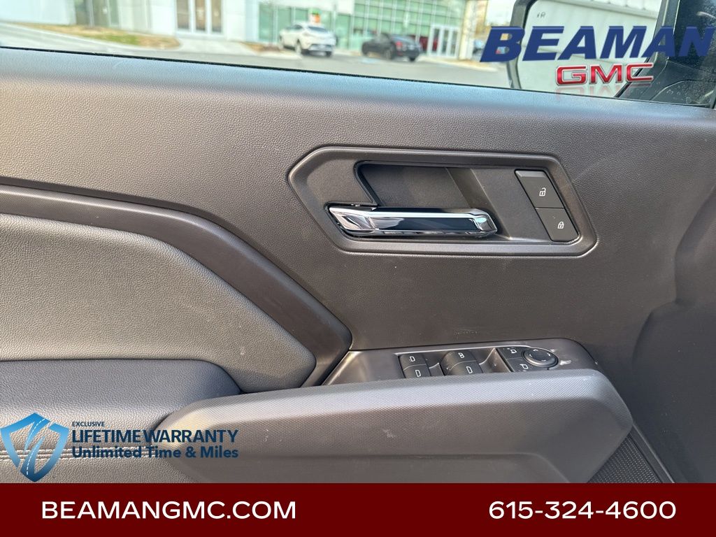 Vehicle image 12 of 31