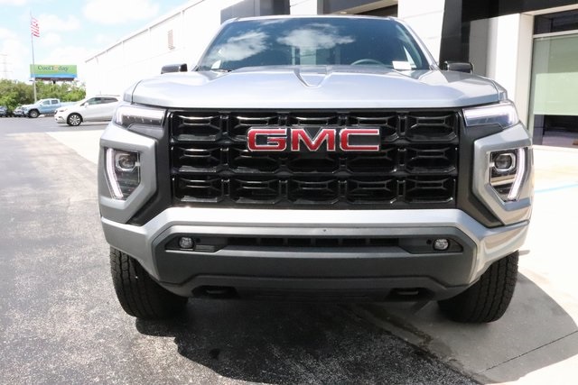 Vehicle image 2 of 25