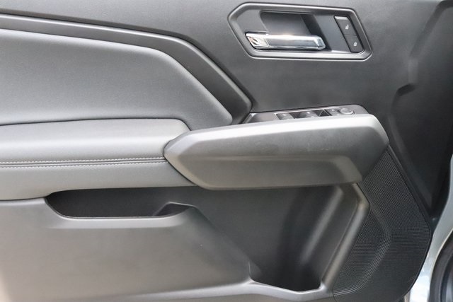 Vehicle image 17 of 25