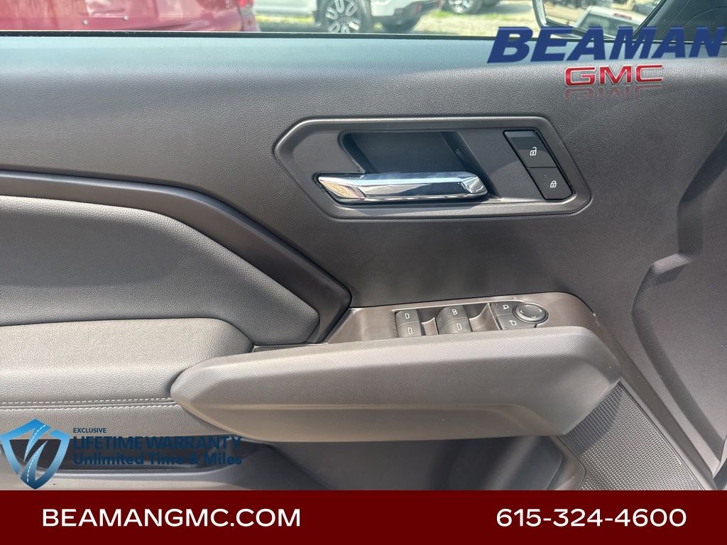 Vehicle image 24 of 30