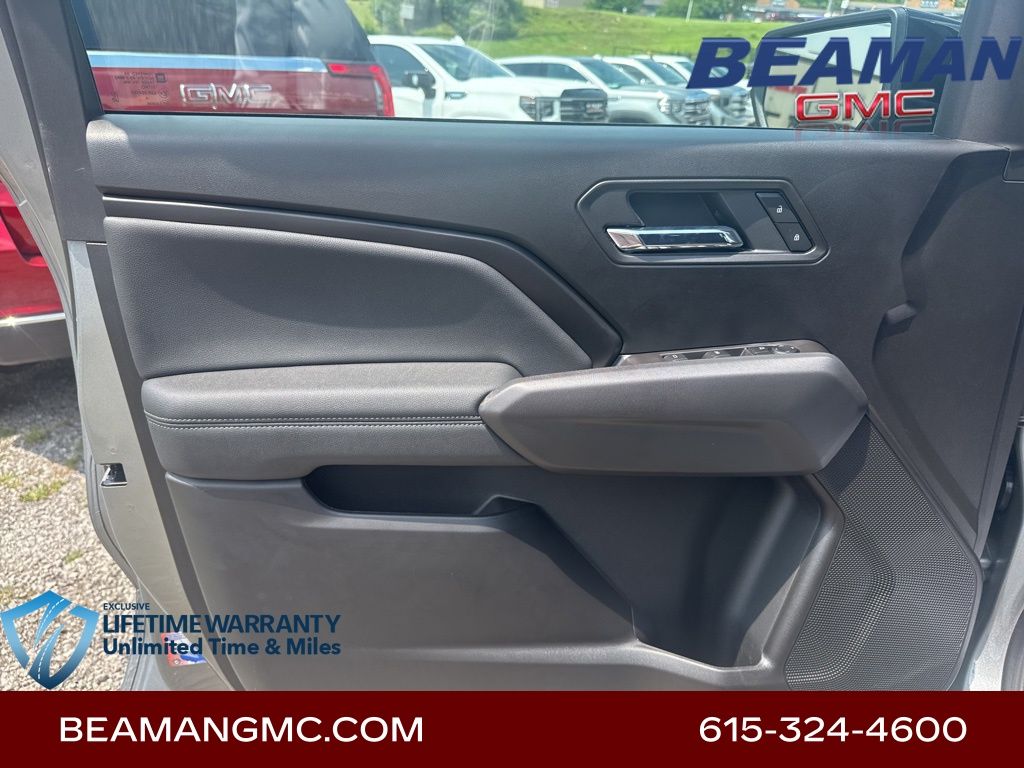 Vehicle image 9 of 30