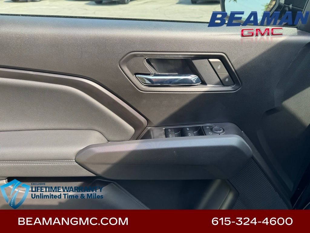 Vehicle image 23 of 31