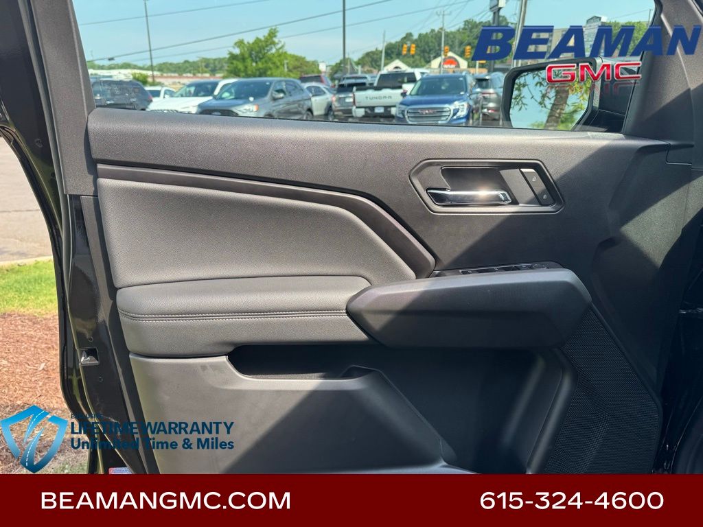 Vehicle image 26 of 31