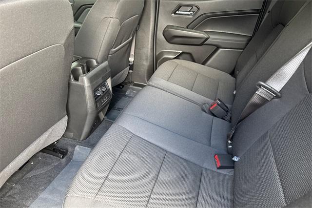 Vehicle image 13 of 33