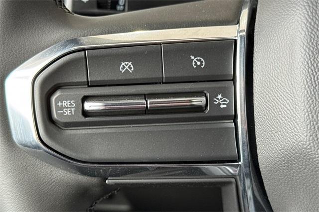 Vehicle image 27 of 33