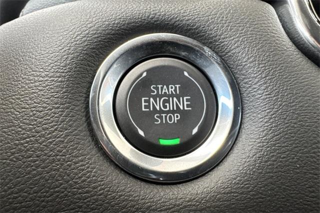 Vehicle image 25 of 33