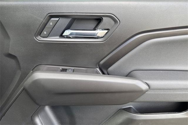 Vehicle image 19 of 33